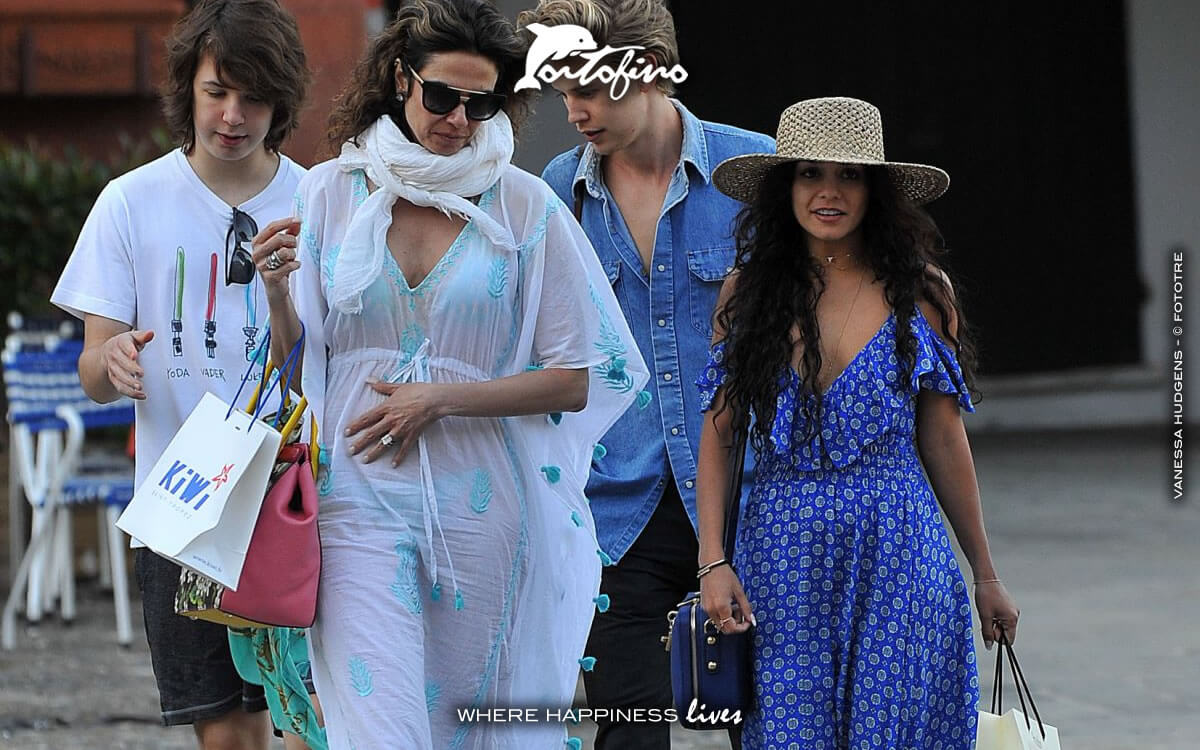 portofino-vanessa-hudgens-walks-piazzetta